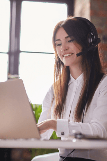 An attractive female customer service representative provides service in accordance with her outsourced call center’s omni-channel eCommerce strategy so she can ensure her eCommerce client’s customers’ pre-sales/after-sales product/service needs are met efficiently & effectively via all customer contact channels.